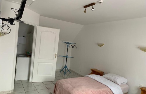 Thivars Hotel | Family-Friendly Kangourou a Moustache with Breakfast Included