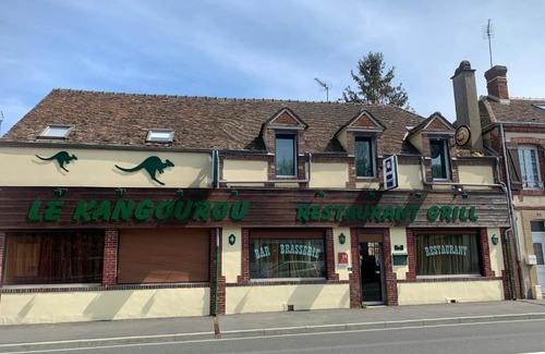 Thivars Hotel | Family-Friendly Kangourou a Moustache with Breakfast Included