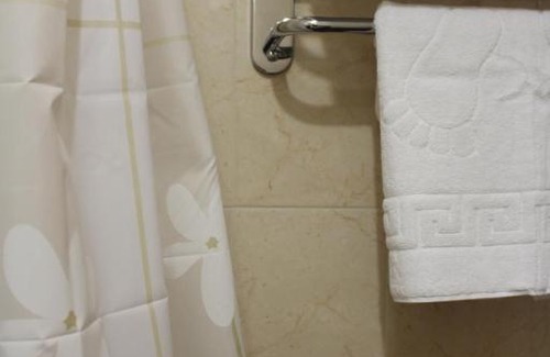 Volgograd Hotel | Budget-Friendly Kani Hotel with Relaxing Hot Tub Access
