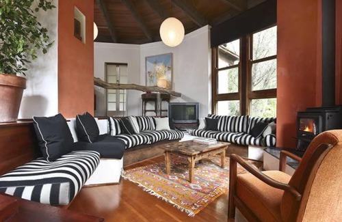 Blackheath Cabin | Experience Kanimbla View Clifftop Retreat for Families