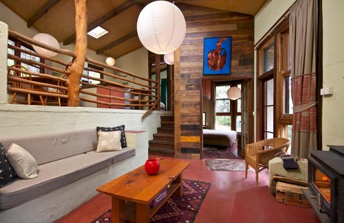 Blackheath Cabin | Experience Kanimbla View Clifftop Retreat for Families