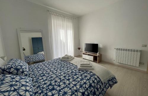 Ladispoli Apartment | Experience Kannur: Oceanfront Retreat with Private Beach