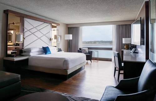 Waldron Hotel | Comfortable Stay at Kansas City Airport Marriott