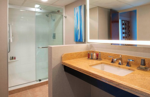 Waldron Hotel | Comfortable Stay at Kansas City Airport Marriott