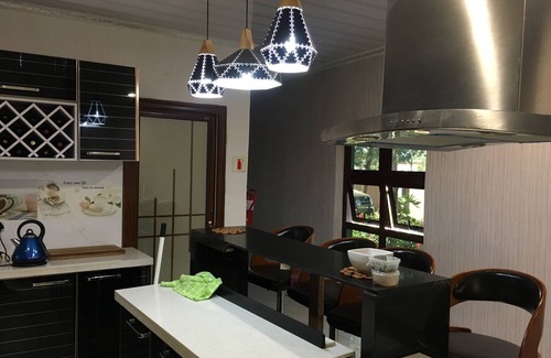 Palapye Bed & Breakfast | Discover Kanyi Guest House: Pool, Restaurant & Family-Friendly