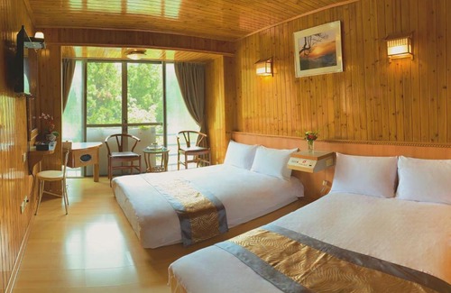 Zhongzheng Hotel | Family-Friendly Stay at Kao Feng Hotel with Great Accessibility