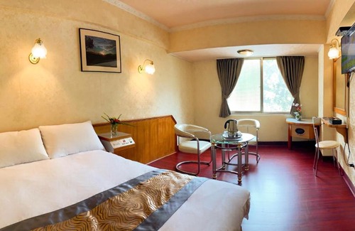 Zhongzheng Hotel | Family-Friendly Stay at Kao Feng Hotel with Great Accessibility