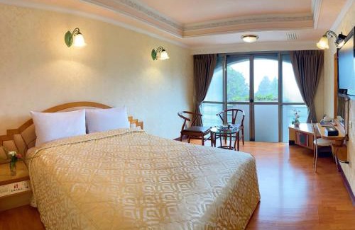 Zhongzheng Hotel | Family-Friendly Stay at Kao Feng Hotel with Great Accessibility