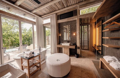 Thorny Bush Game Reserve Cabin | Indulge at Kapama Karula - 5-Star Luxury with Spa & Pool