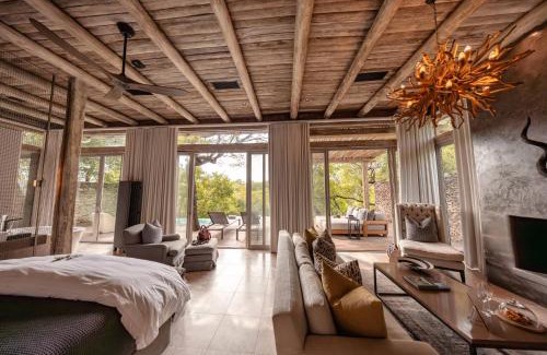 Thorny Bush Game Reserve Cabin | Exquisite Kapama Karula: Guest Rated 9.8 with Spa & Ocean Views