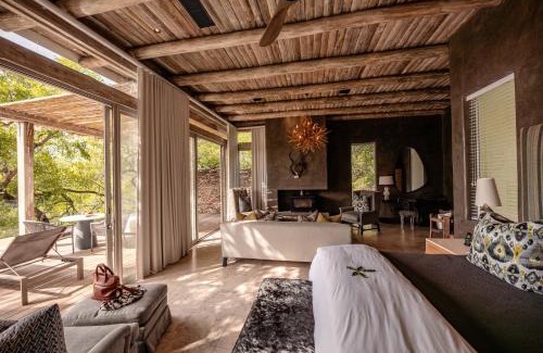 Thorny Bush Game Reserve Cabin | Exquisite Kapama Karula: Guest Rated 9.8 with Spa & Ocean Views