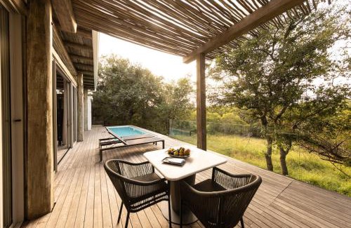 Thorny Bush Game Reserve Cabin | Exquisite Kapama Karula: Guest Rated 9.8 with Spa & Ocean Views