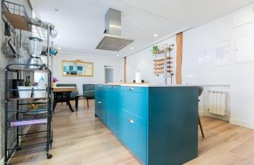Bilbao Old Town Apartment | Family-Friendly Retreat at Kapelagile Kalea-Calle Sombrereria