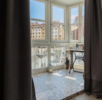 Bilbao Old Town Apartment | Family-Friendly Retreat at Kapelagile Kalea-Calle Sombrereria