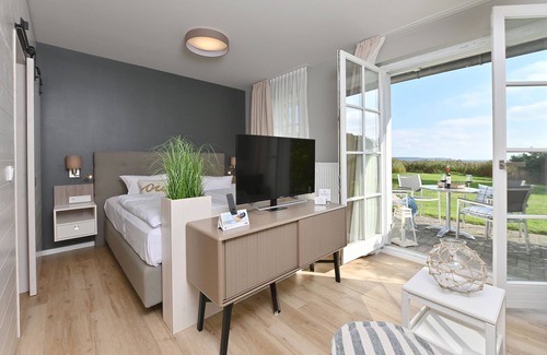 Breege Hotel | Elegant Kapitäns-Häuser Breege with Spa and Pool Access