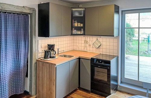 Leopoldshagen House | Scenic Oceanfront Stay at Kapitänshaus Leo by Interhome