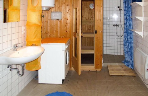 Leopoldshagen House | Scenic Oceanfront Stay at Kapitänshaus Leo by Interhome