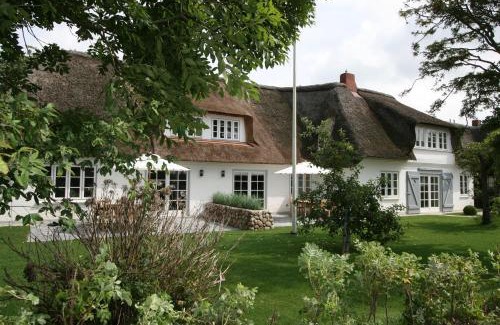 Oldsum House | Experience Comfort at Kapitänshaus Ost - 4 Star Retreat