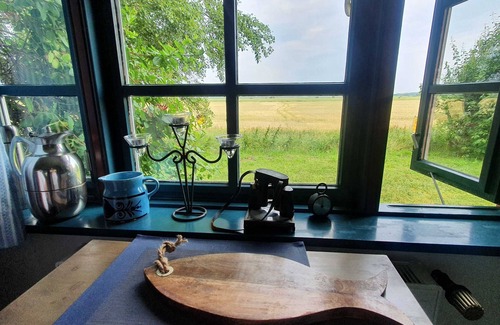 Suden House | Discover Kapitänshuus: Ocean View Retreat in Deutschland