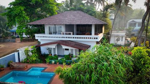 Kappad Villa | Idyllic Kappad Beach House with Oceanfront Amenities