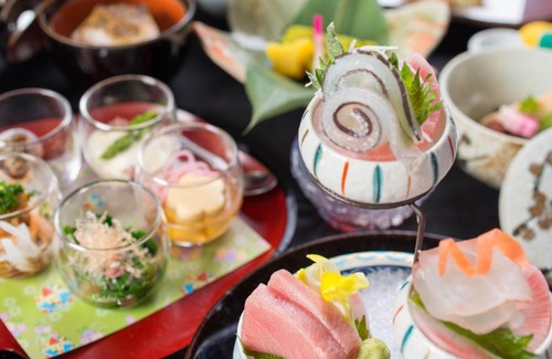 Kasama Hotel | Relax at Kappo Ryokan Shiroyama with Hot Tub Amenities