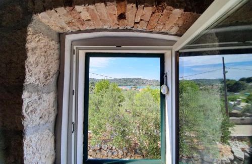 Kaprije Apartment | Oceanfront Kaprije Mistral Apartment - Guest Rated 9.8/10