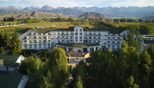Cholpon-Ata Resort | Relax at Kapriz Issyk Kul Resort with Private Beach & Pool