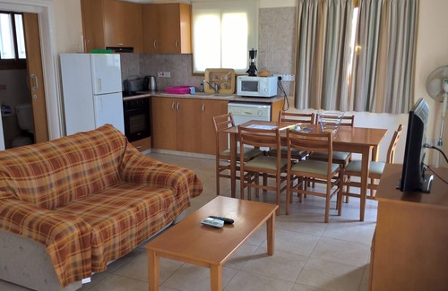Pissouri Villa | Experience Kapsalia Villas: Scenic Views Near Village Square