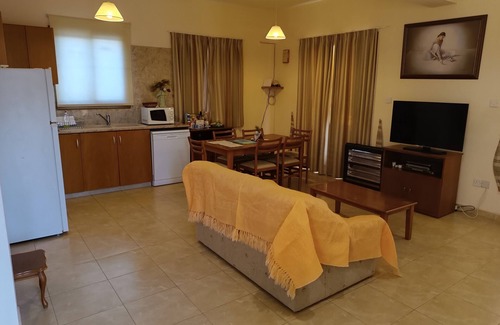 Pissouri Villa | Experience Kapsalia Villas: Scenic Views Near Village Square