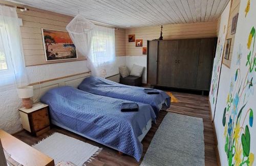 Laulasmaa Apartment | Tranquil Kapteni Suvekodu with Oceanfront Pool Access