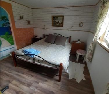 Laulasmaa Apartment | Tranquil Kapteni Suvekodu with Oceanfront Pool Access