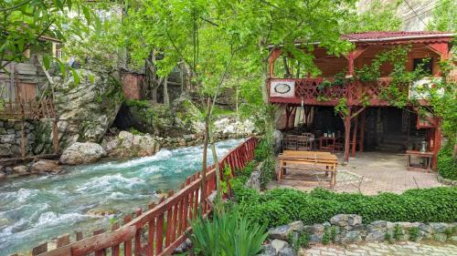 Kapuzbasi Resort | Relax at Kapuzbaşı Waterfall - Family-Friendly Retreat