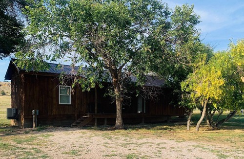 Sundance Cabin | Cozy Kara Creek Ranch: 2 Bedroom Cabin with Kitchenette
