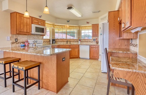 Johnson City House | Kara's Place - Sunny 3 Bedroom Farmhouse w/ Pool