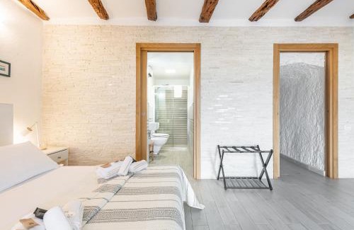Historic Castle District Apartment | Indulge in Karalis Relais: Private Apartment with Jacuzzi