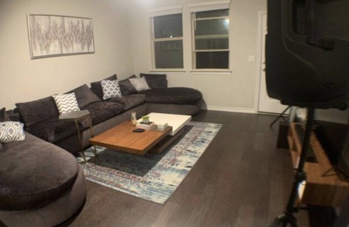 Manor House | Modern Karaoke Zen House with Pool Near Tech Giants