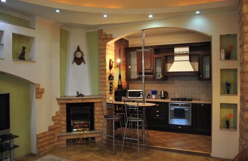 Brest Apartment | Discover Karbysheva 3-4: Pet-Friendly Retreat with Hot Tub