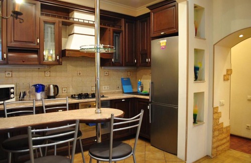 Brest Apartment | Discover Karbysheva 3-4: Pet-Friendly Retreat with Hot Tub