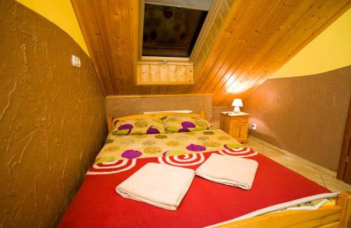 Checiny Hotel | Experience Karczma Chęciny: Pet-Friendly Retreat Awaits