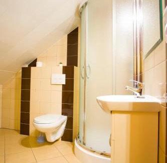 Checiny Hotel | Experience Karczma Chęciny: Pet-Friendly Retreat Awaits
