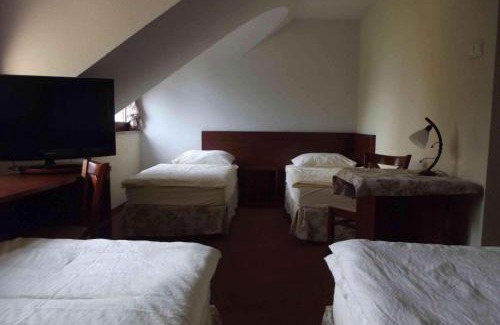 Blonie Hotel | Discover Karczma pod Bażantem: Pet-Friendly Retreat