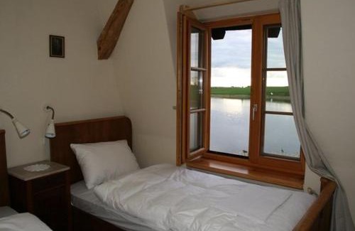 Gizycko Hotel | Discover Karczma Stary Młyn: Pet-Friendly Retreat