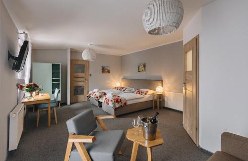 Kolesin Hotel | Karczma Taberska: Family-Friendly Retreat with Great Reviews
