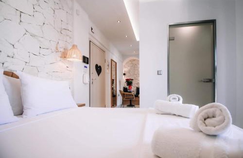 Nea Iraklitsa Apartment | Indulge in Kardias Suites: 4-Star Stay with High Ratings