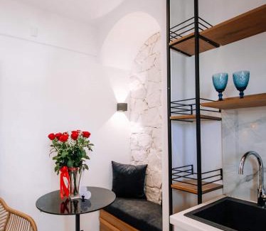 Nea Iraklitsa Apartment | Indulge in Kardias Suites: 4-Star Stay with High Ratings