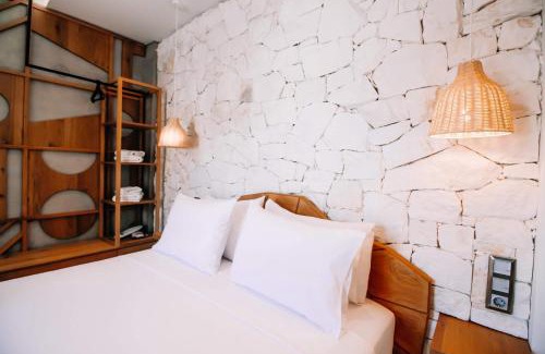 Nea Iraklitsa Apartment | Indulge in Kardias Suites: 4-Star Stay with High Ratings