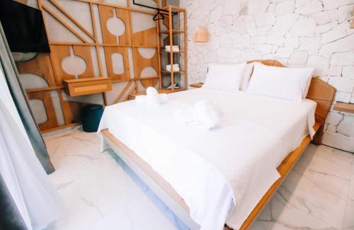 Nea Iraklitsa Apartment | Indulge in Kardias Suites: 4-Star Stay with High Ratings