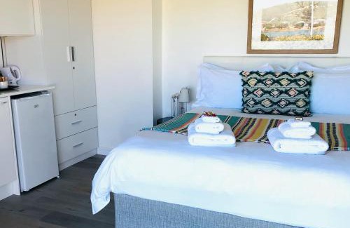 Still Bay House | Ocean View Retreat at Karee Manor: 4-Star Family Escape