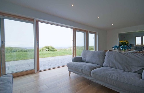 Crantock Cottage | Family-Friendly KAREENA Cottage with Ocean Views in Crantock