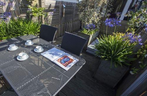 Canal Ring Apartment | Karel Appel Apartment: Top-Rated Stay with Spa & Kitchen